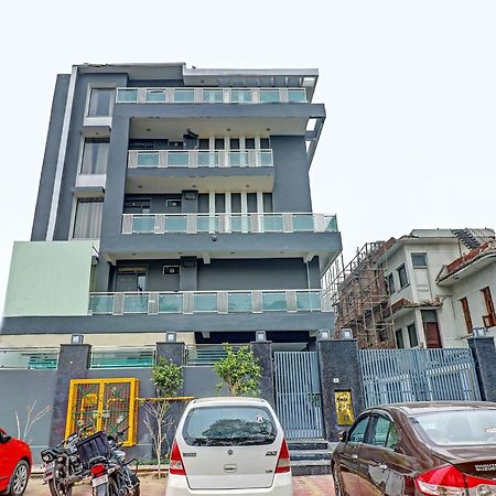 Townhouse Sector 30 Near Botanic Garden Of Indian Republic Hotel Noida Buitenkant foto