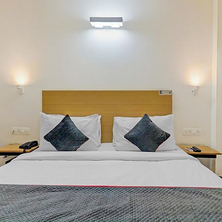 Townhouse Sector 30 Near Botanic Garden Of Indian Republic Hotel Noida Buitenkant foto