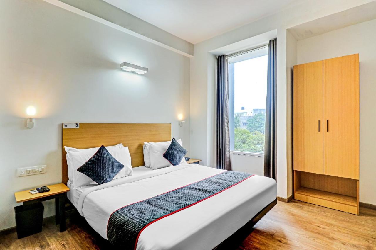 Townhouse Sector 30 Near Botanic Garden Of Indian Republic Hotel Noida Buitenkant foto
