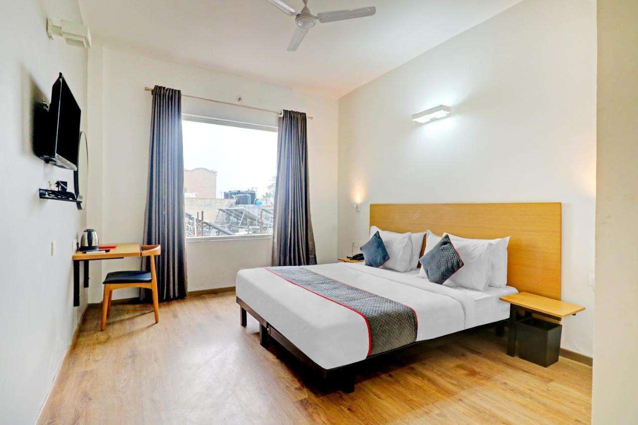 Townhouse Sector 30 Near Botanic Garden Of Indian Republic Hotel Noida Buitenkant foto