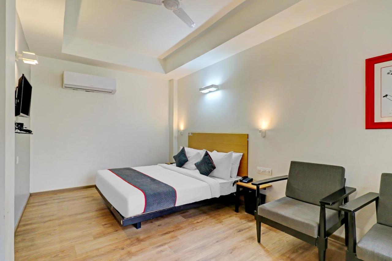 Townhouse Sector 30 Near Botanic Garden Of Indian Republic Hotel Noida Buitenkant foto
