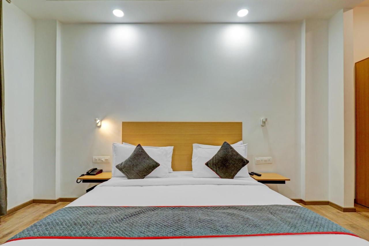 Townhouse Sector 30 Near Botanic Garden Of Indian Republic Hotel Noida Buitenkant foto