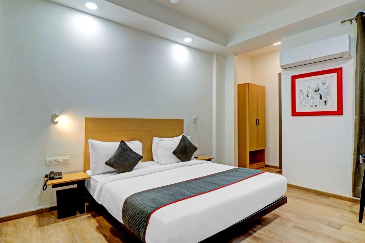 Townhouse Sector 30 Near Botanic Garden Of Indian Republic Hotel Noida Buitenkant foto