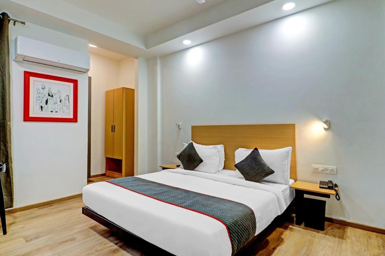 Townhouse Sector 30 Near Botanic Garden Of Indian Republic Hotel Noida Buitenkant foto