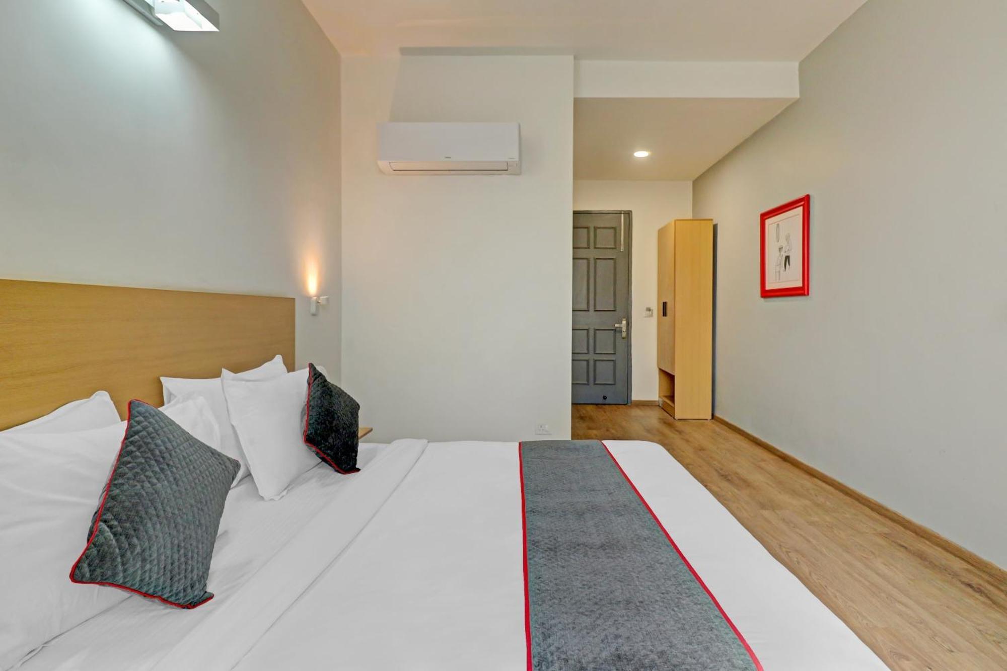 Townhouse Sector 30 Near Botanic Garden Of Indian Republic Hotel Noida Buitenkant foto