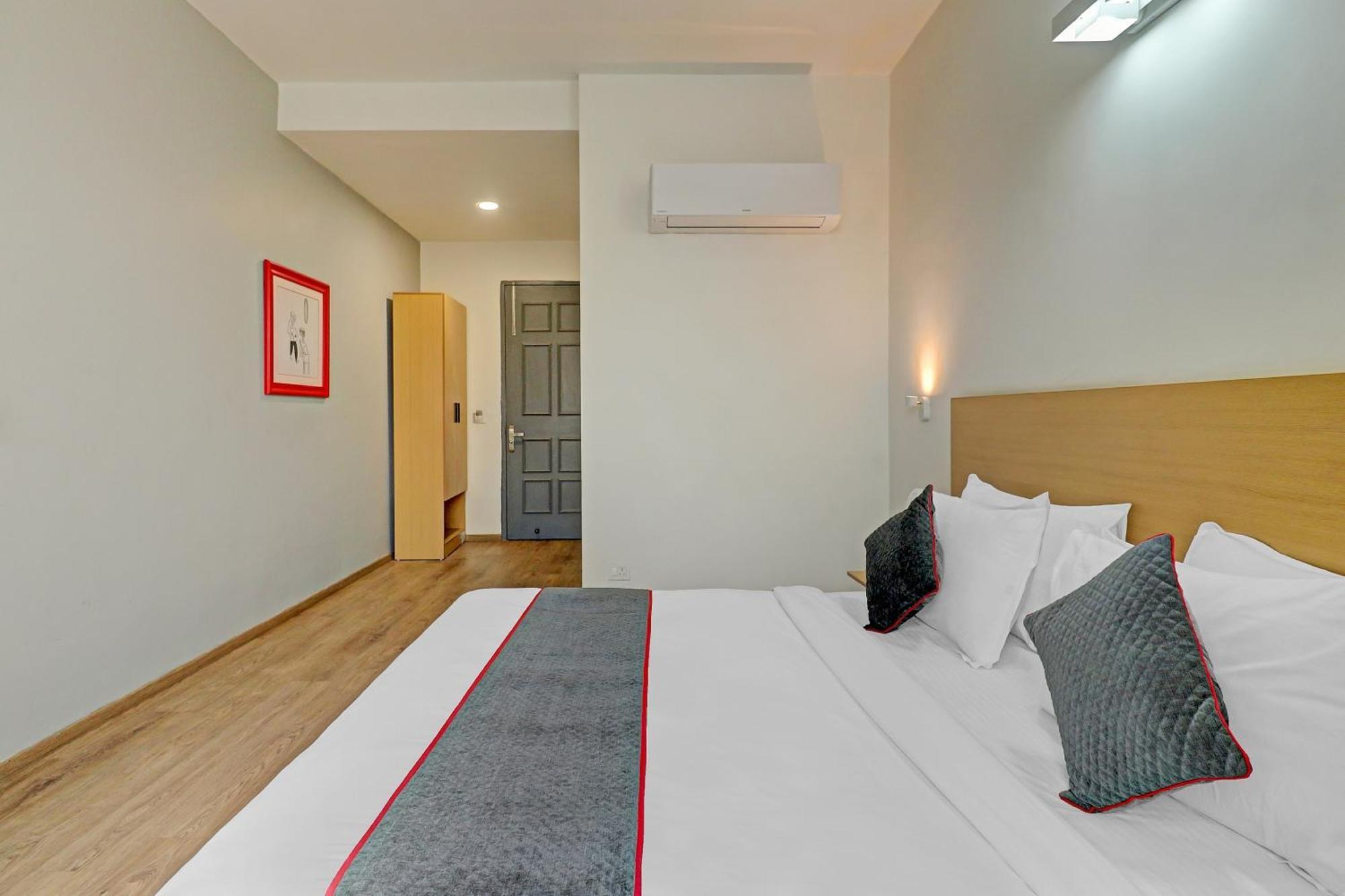 Townhouse Sector 30 Near Botanic Garden Of Indian Republic Hotel Noida Buitenkant foto