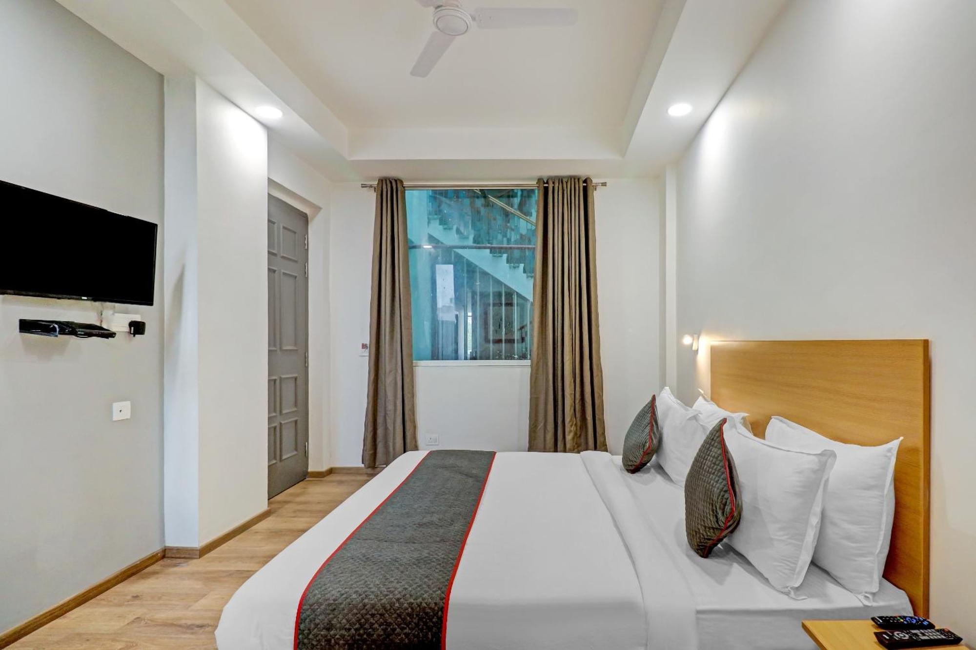 Townhouse Sector 30 Near Botanic Garden Of Indian Republic Hotel Noida Buitenkant foto