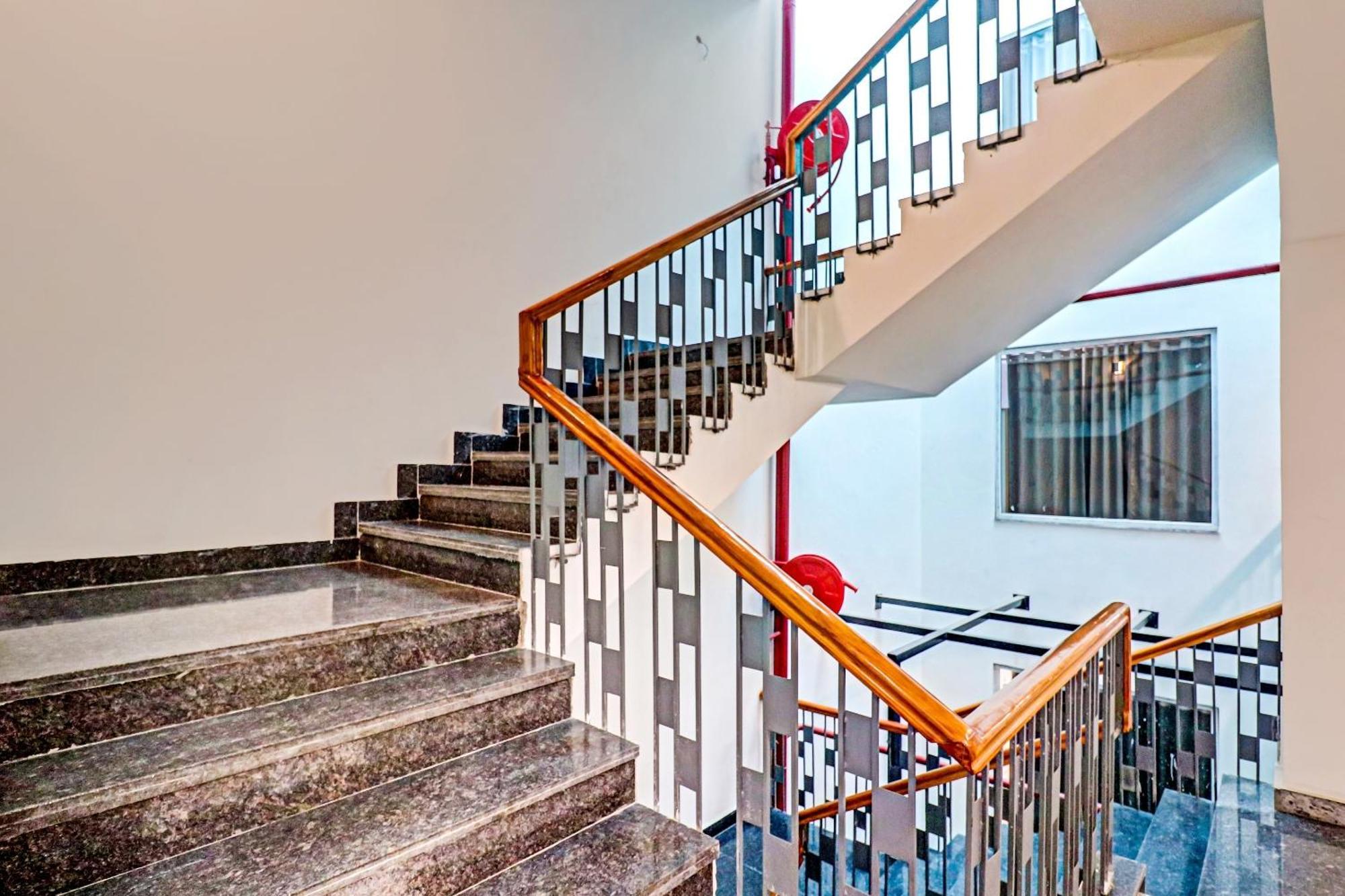 Townhouse Sector 30 Near Botanic Garden Of Indian Republic Hotel Noida Buitenkant foto