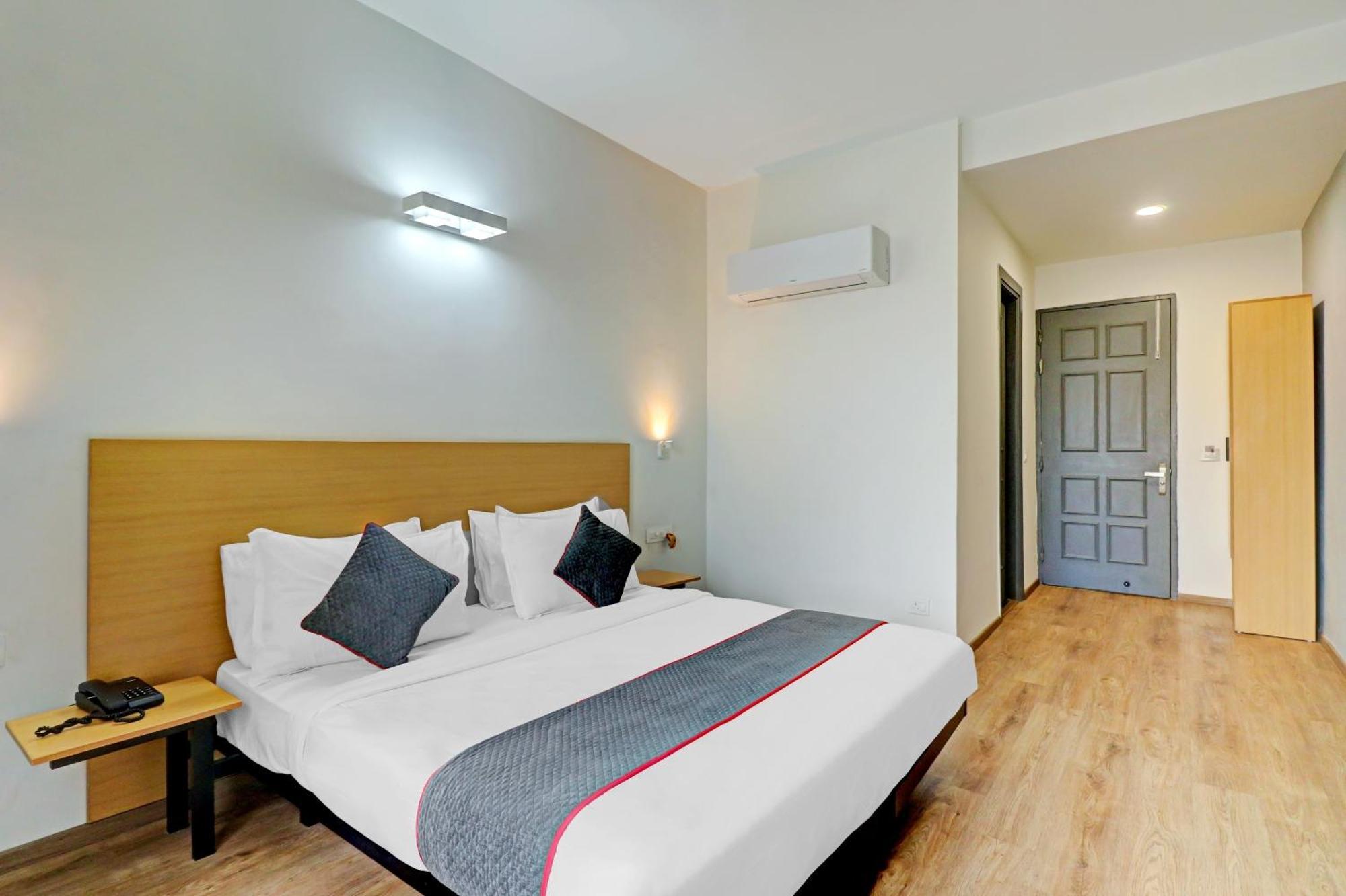 Townhouse Sector 30 Near Botanic Garden Of Indian Republic Hotel Noida Buitenkant foto