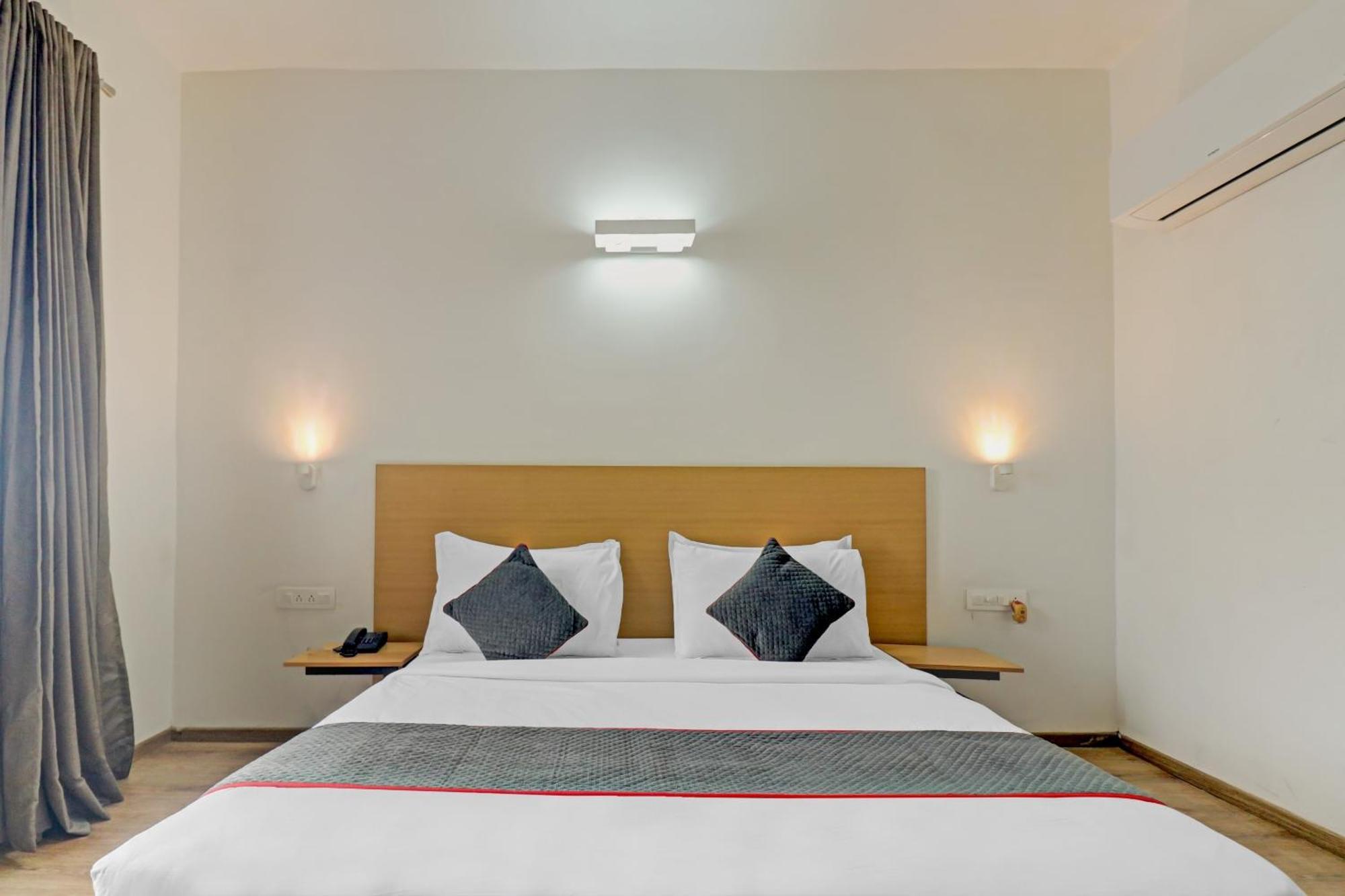 Townhouse Sector 30 Near Botanic Garden Of Indian Republic Hotel Noida Buitenkant foto