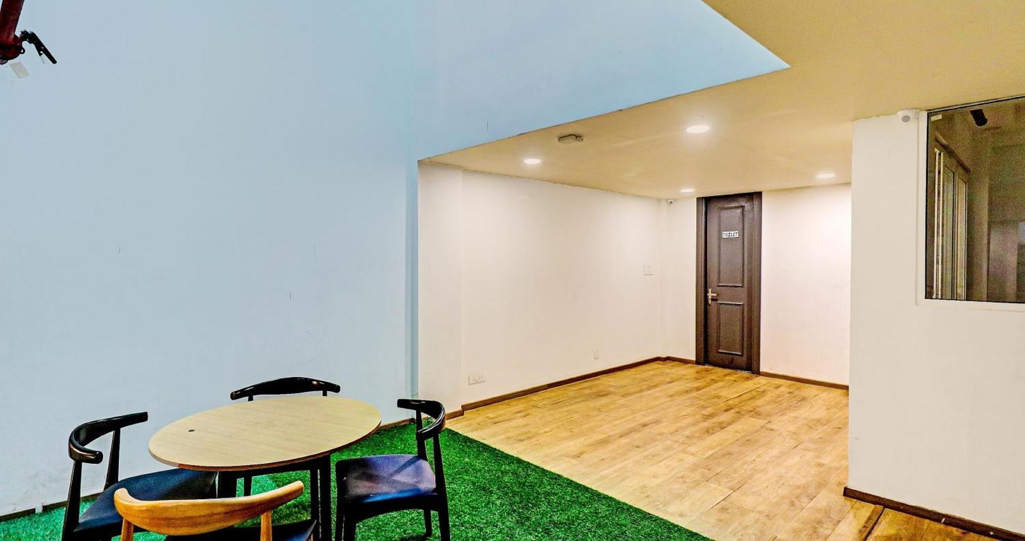 Townhouse Sector 30 Near Botanic Garden Of Indian Republic Hotel Noida Buitenkant foto