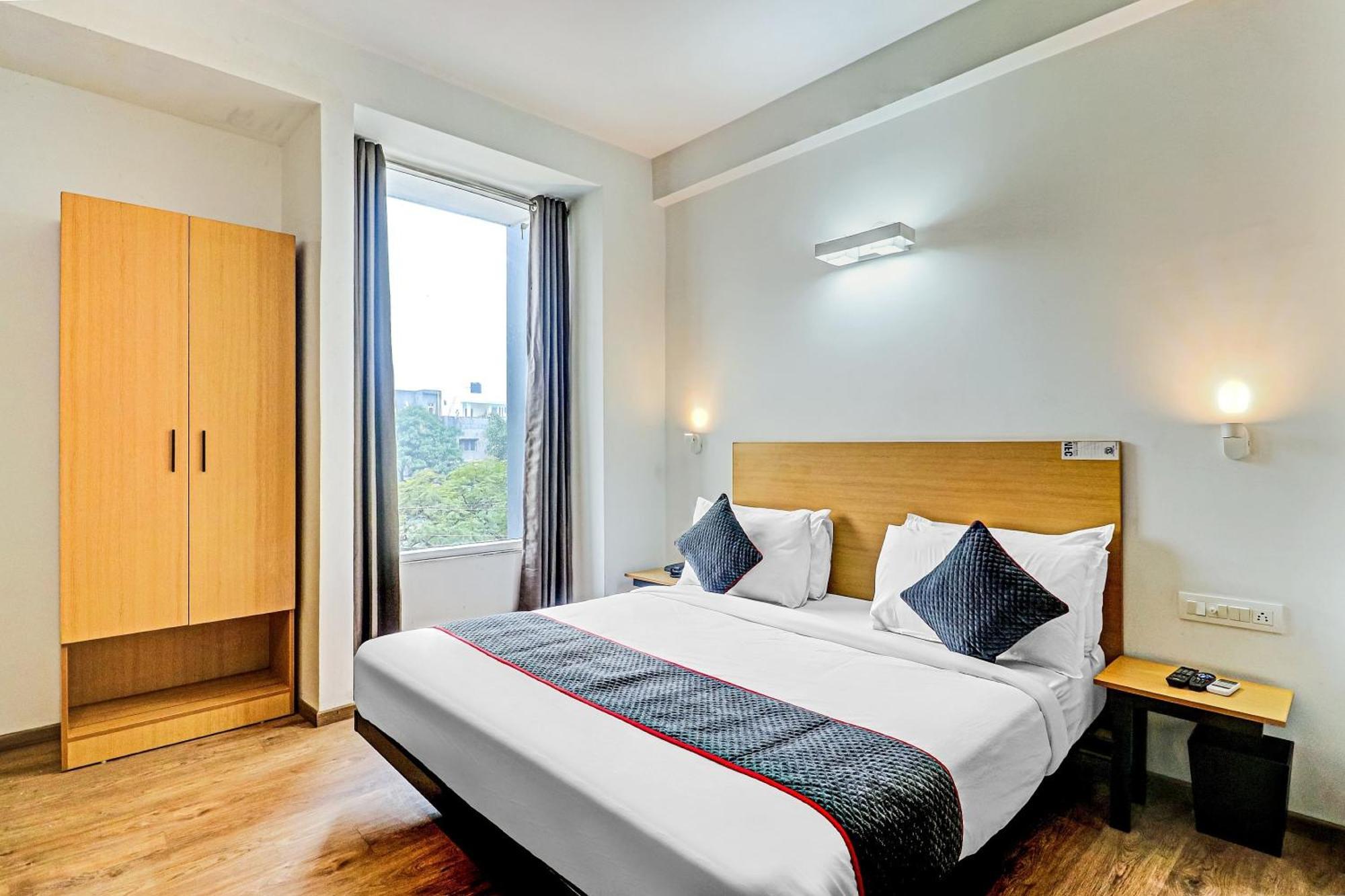 Townhouse Sector 30 Near Botanic Garden Of Indian Republic Hotel Noida Buitenkant foto