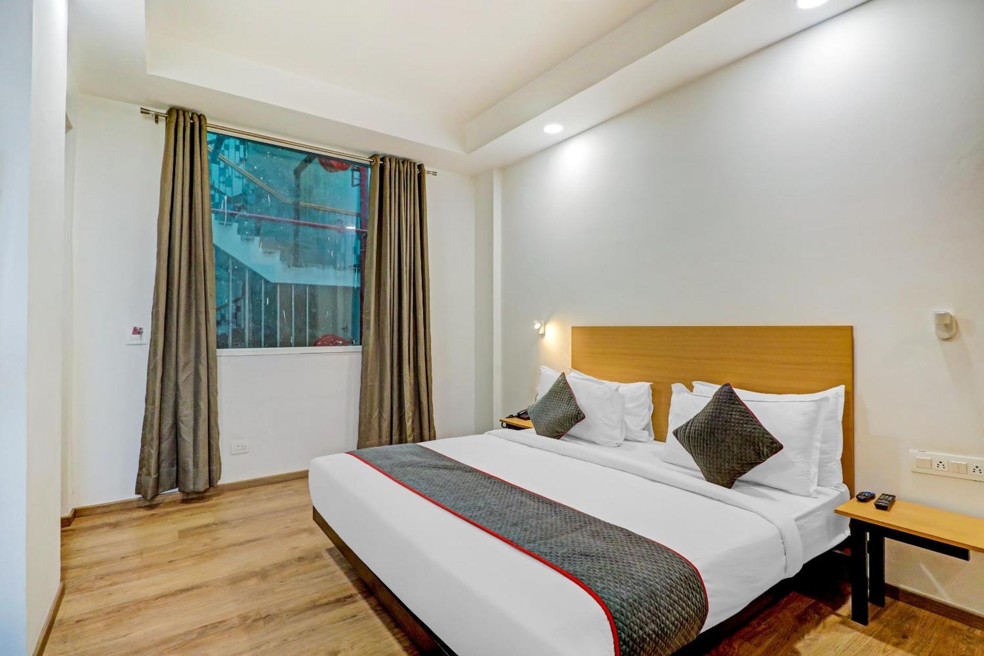 Townhouse Sector 30 Near Botanic Garden Of Indian Republic Hotel Noida Buitenkant foto