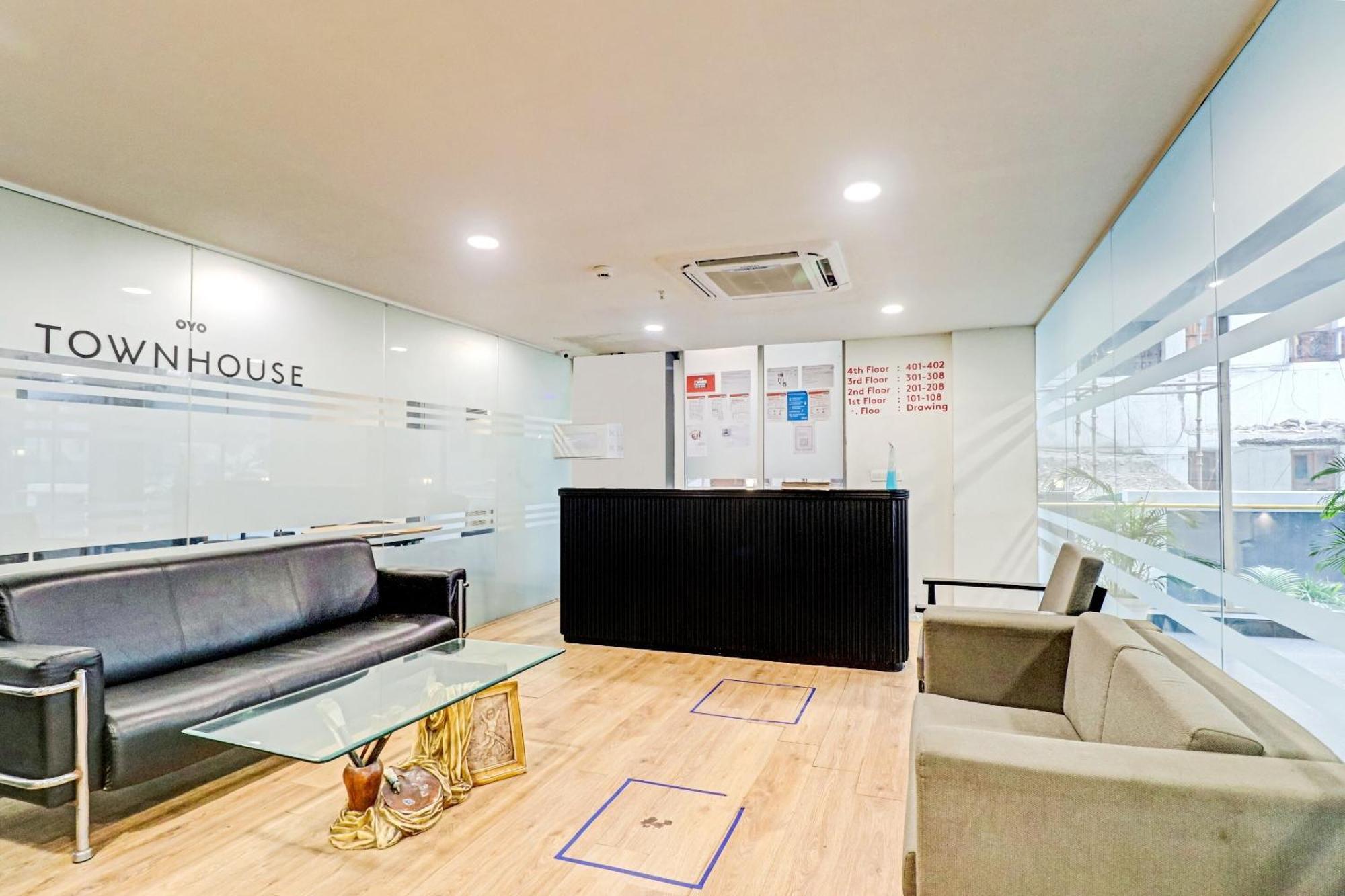 Townhouse Sector 30 Near Botanic Garden Of Indian Republic Hotel Noida Buitenkant foto