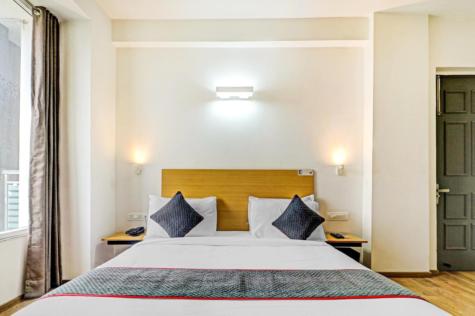 Townhouse Sector 30 Near Botanic Garden Of Indian Republic Hotel Noida Buitenkant foto