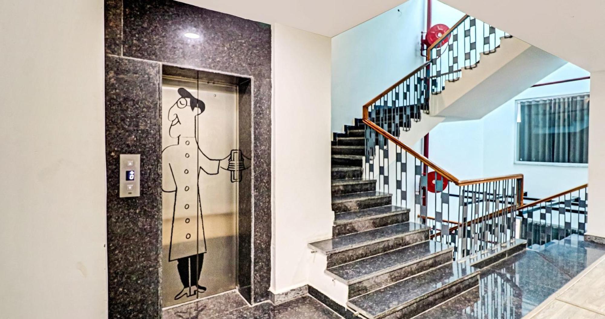 Townhouse Sector 30 Near Botanic Garden Of Indian Republic Hotel Noida Buitenkant foto