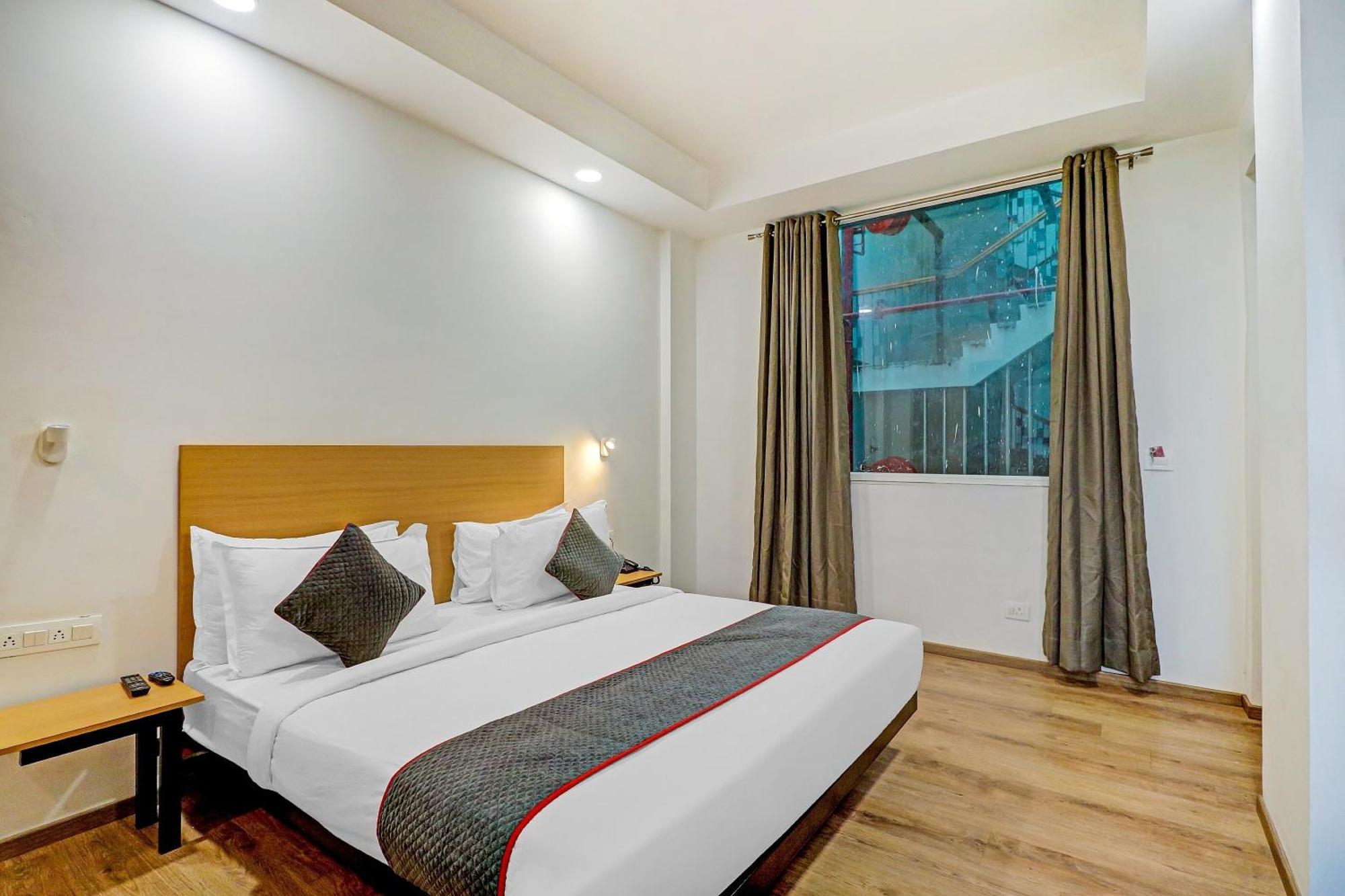 Townhouse Sector 30 Near Botanic Garden Of Indian Republic Hotel Noida Buitenkant foto